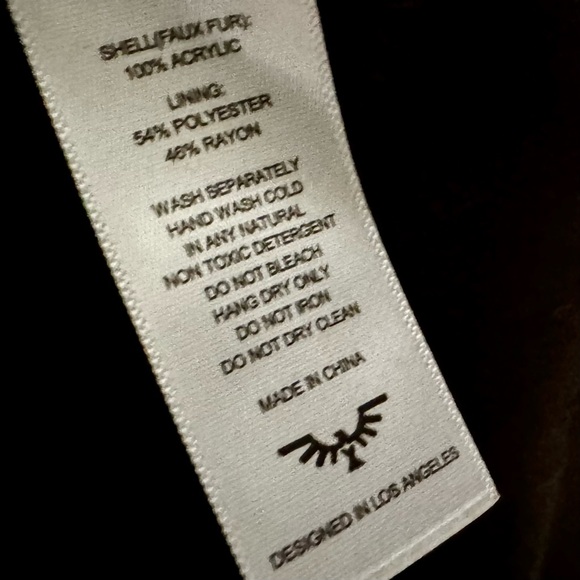 SPIRITHOODS RED VELVET WOLF CLASSIC FAUX FUR COAT | WOMEN'S M - Picture 11 of 15